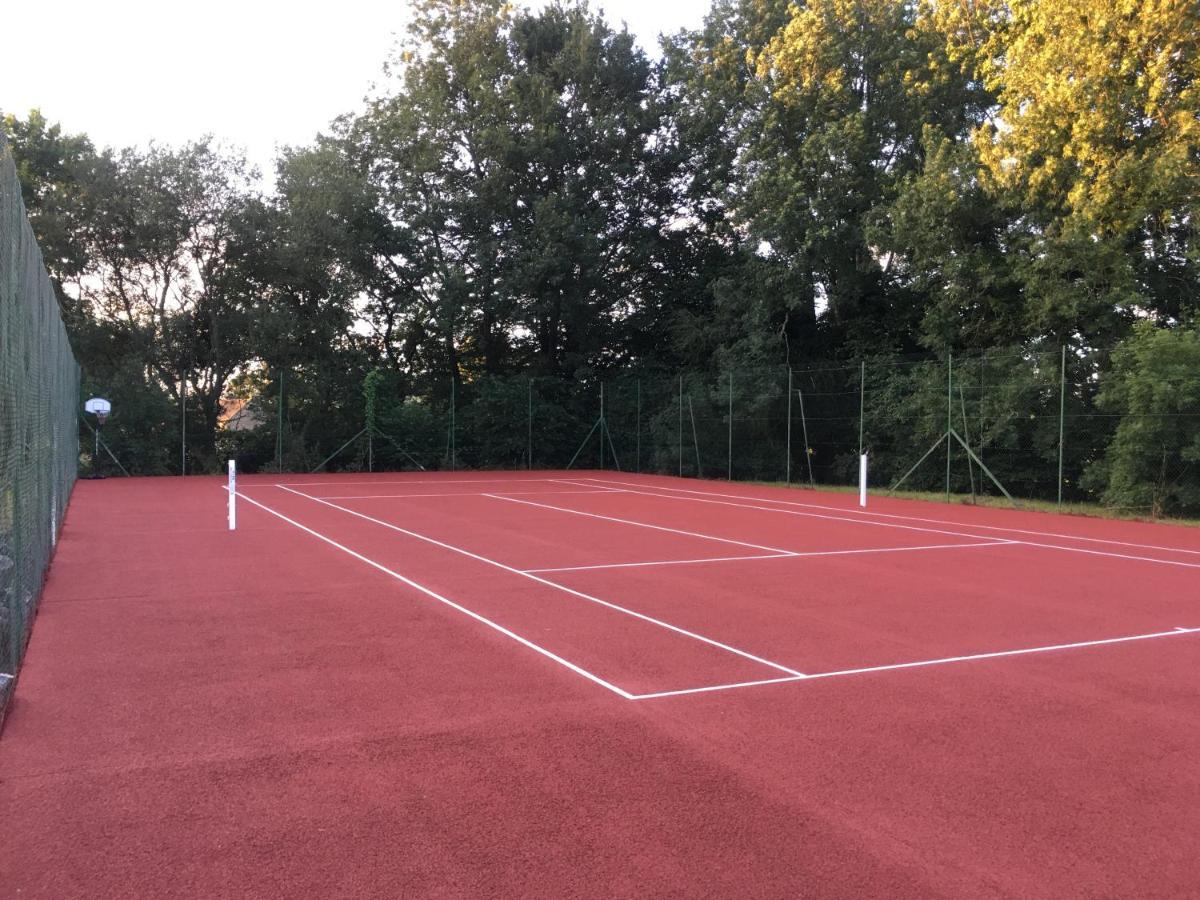 Gite Avec Tennis En Baie Du Mont Saint Michel A 15 Minutes De La Mer Les Chambres Exterior photo